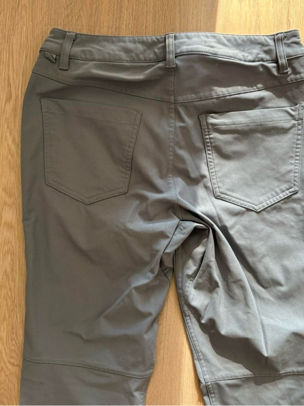 NWOT grey Lululemon ABC slim fit warpstreme pants size 28 - Picture 7 of 7